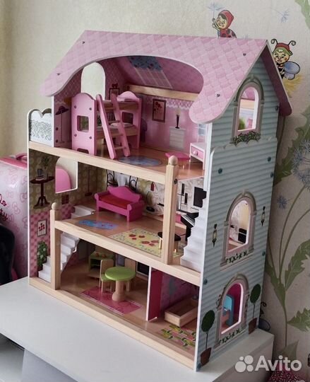 Кукольный домик с мебелью