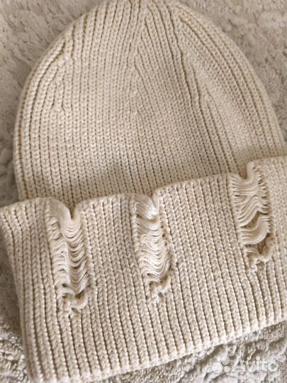 Шапка женская рваная