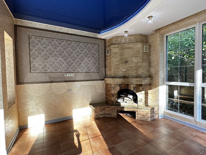 Дом 237 м² на участке 8 сот.