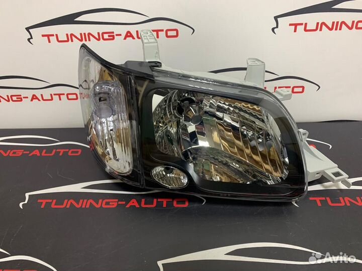 Фары для Toyota Town Ace Noah/Lite Ace Noah 1998-2001 (рестайлинг)