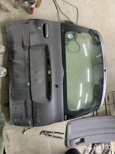 Продам крышка багажника Toyota Funcargo