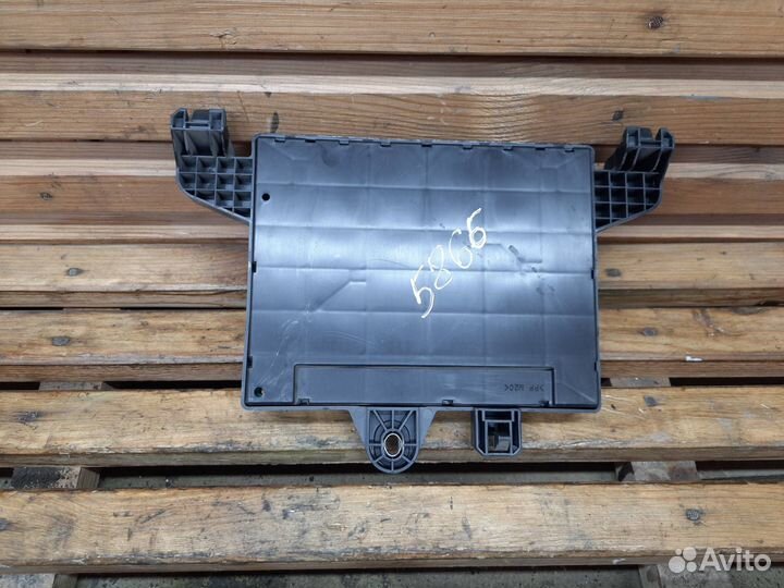 Блок предохранителей Opel Astra J GTC 2012