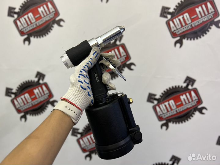 Заклепочник пневматический