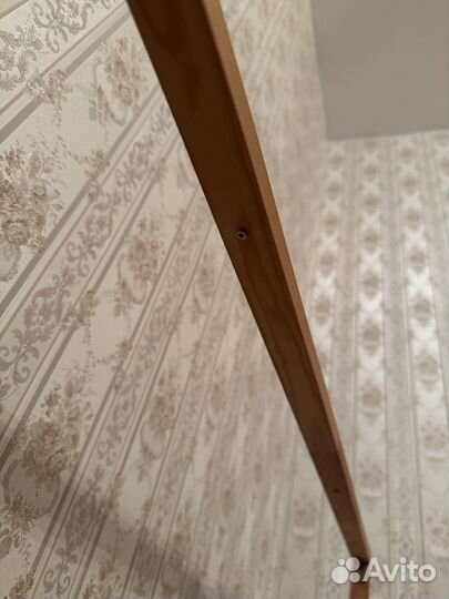 Деревянная стойка для фитолампы на подоконник