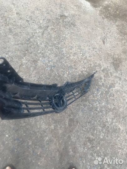 Решетка бампера верхняя Camry