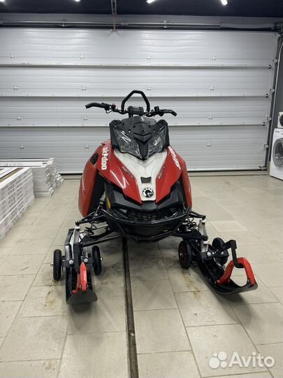 Снегоход BRP Ski-Doo Summit 800 154