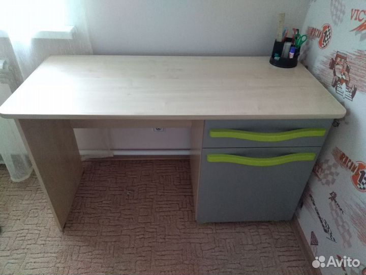 Набор мебели детской стол и шкаф