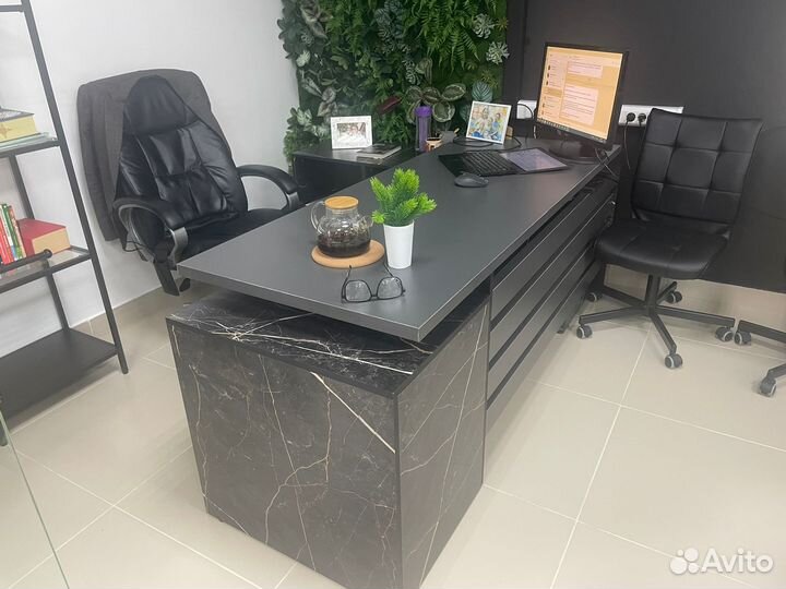 Стол руководителя, офисная мебель