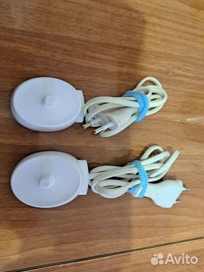 Зарядник для щеток