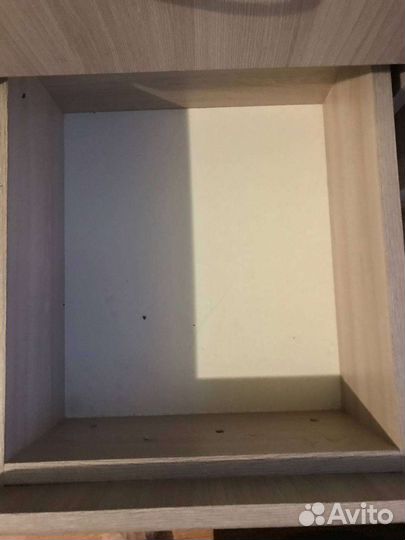 Письменный стол с ящиками и полками