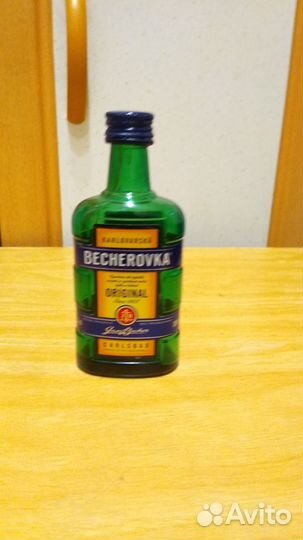 Маленькая бутылочка из-под Бехеровки