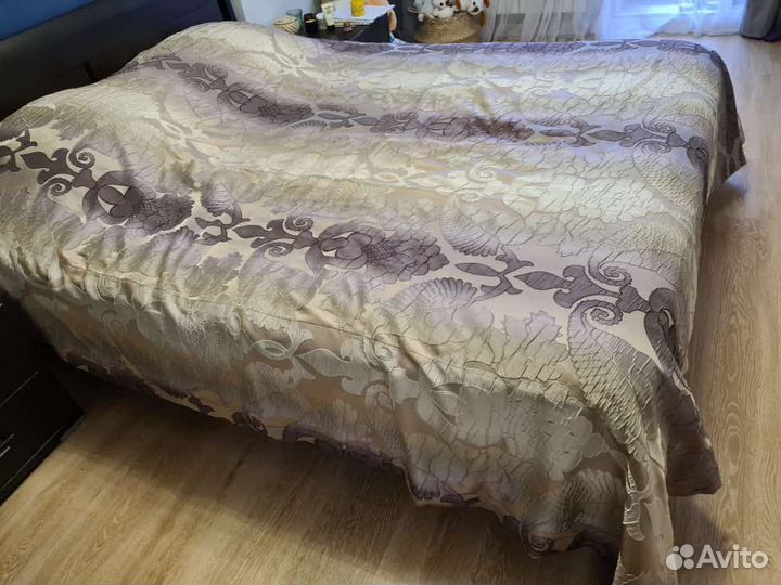 Покрывало и шторы комплект