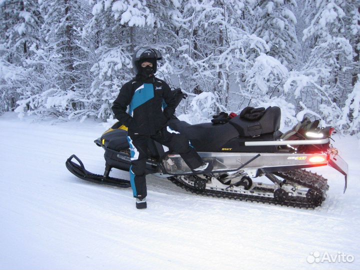 Костюм зимний для катания на снегоходе женский