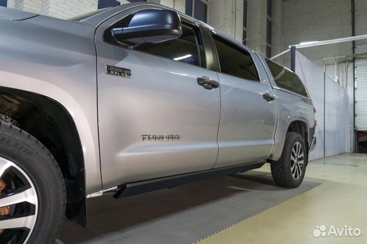 Выдвижные электрические пороги на Toyota Tundra