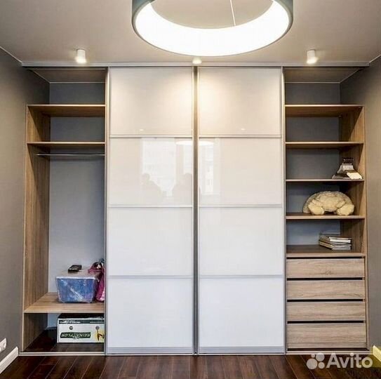 Книжный шкаф