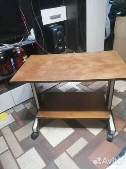 Журнальный столик на колесах бу