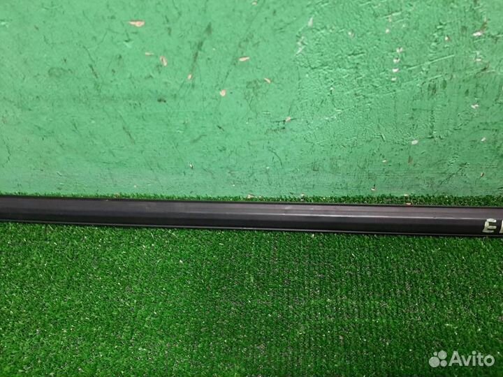 Уплотнитель стекла передний правый Honda Civic 4D