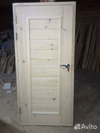 Дверь входная деревянная