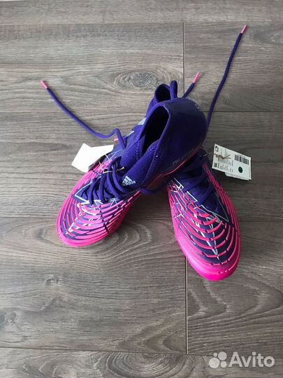Футбольные бутсы adidas