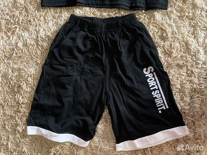 Костюм из шорт и футболки