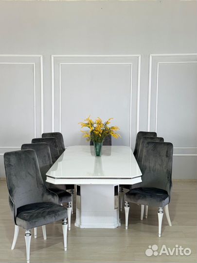 Стол и стулья