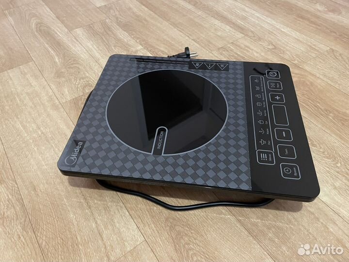 Индукционная портативная плитка Midea