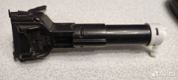 Левая форсунка омывателя фар Toyota Camry V50