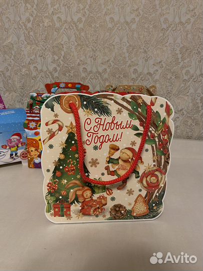 Новогодние подарочные коробки