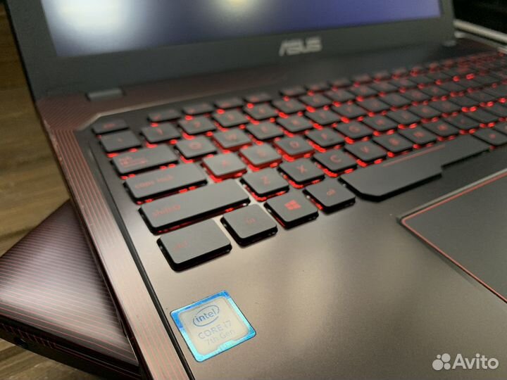 Asus i7 7700hq / ddr4 8g / Gtx 1050 4g / ssd