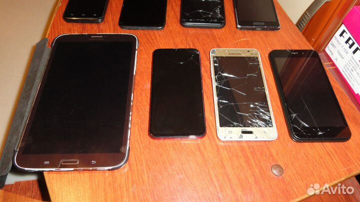 Планшет Самсунг Tab3-16Gb+смарты-9шт. в ремонт