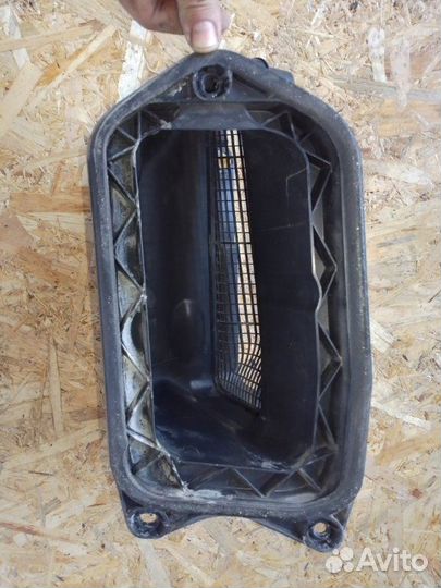 Воздухозаборник Audi A8 D4 long 4.2 cdra 2011