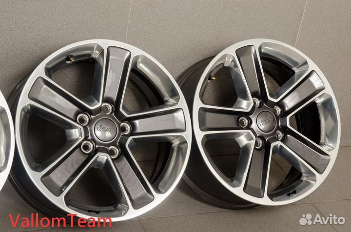 Лот UP31363331 Оригинальные 18-е диски jeep