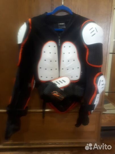 Универсальная защитная куртка 