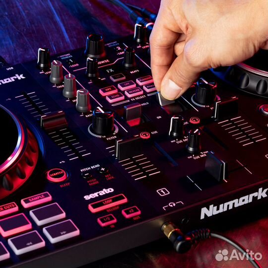 DJ-контроллер для Serato Numark Mixtrack Pro FX