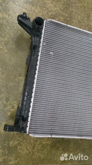 Радиатор охлаждения двигателя Audi Q8