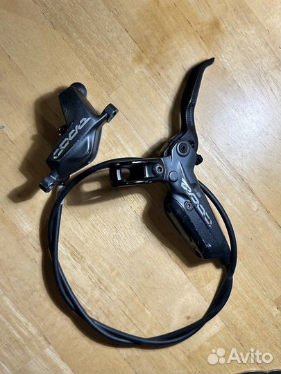 Гидравлические тормоза sram Code R четырехпоршневы