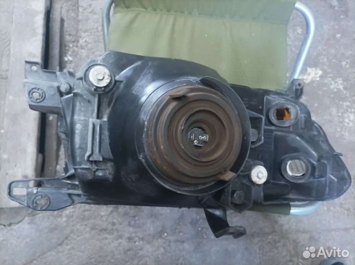 Фары на mitsubishi Pajero 3