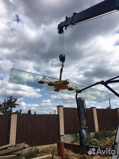 Вакуумная присоска с манипулятором и пирамидой