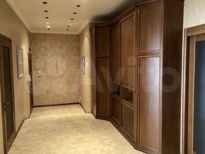 3-к. квартира, 196,8 м², 8/8 эт.