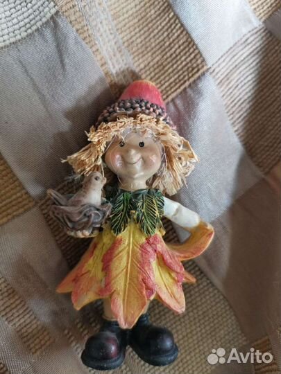 Кукла с птицей глиненная роспись