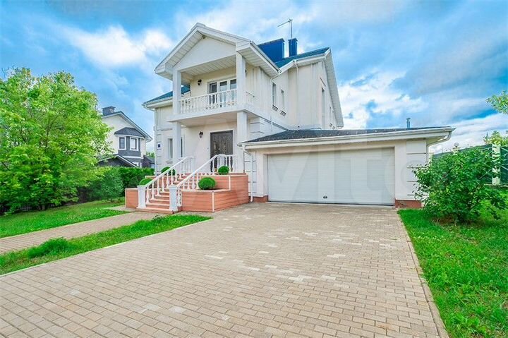 Дом 350 м² на участке 13 сот.