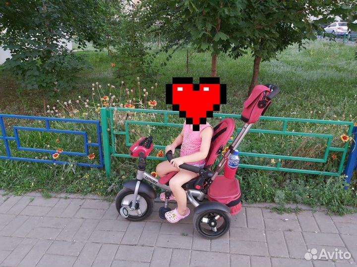 Трехколесный детский велосипед с ручкой