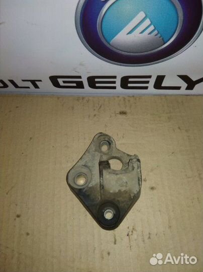 Кронштейн крепление троса кпп Renault sandero