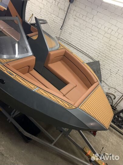 Катер буксировщик для вейксерфинга