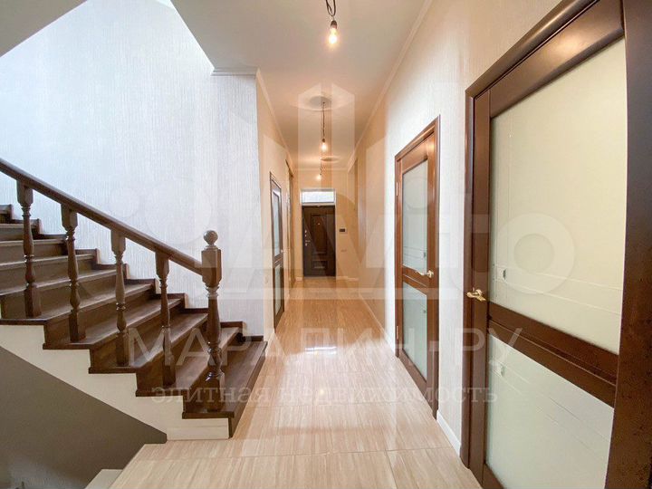 Дом 303 м² на участке 3,5 сот.