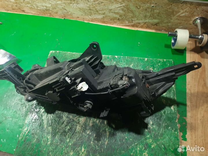 Фара передняя R Mitsubishi Pajero Sport