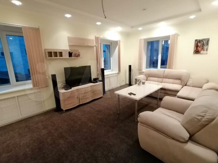 Административное Здание, 650 м²