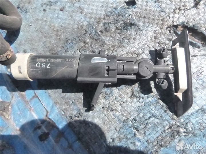 Форсунка омывателя фары передняя левая Lexus