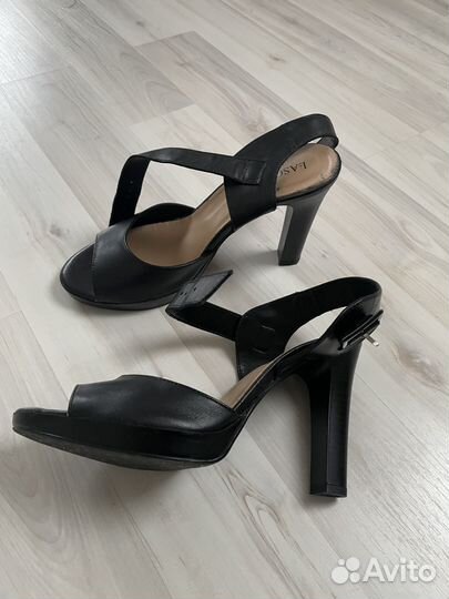 Босоножки женские