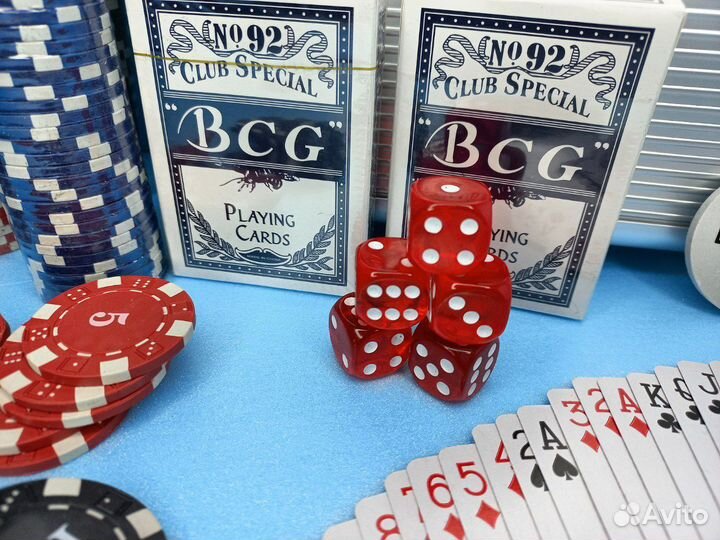 Покерный набор в кейсе на ключ 200фишек